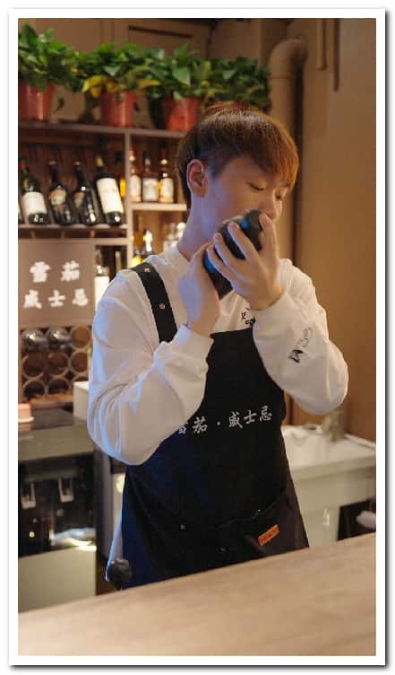 1767102178797335.jpg 石家庄雪茄吧威士忌小酒馆短视频拍摄运营案例.jpg